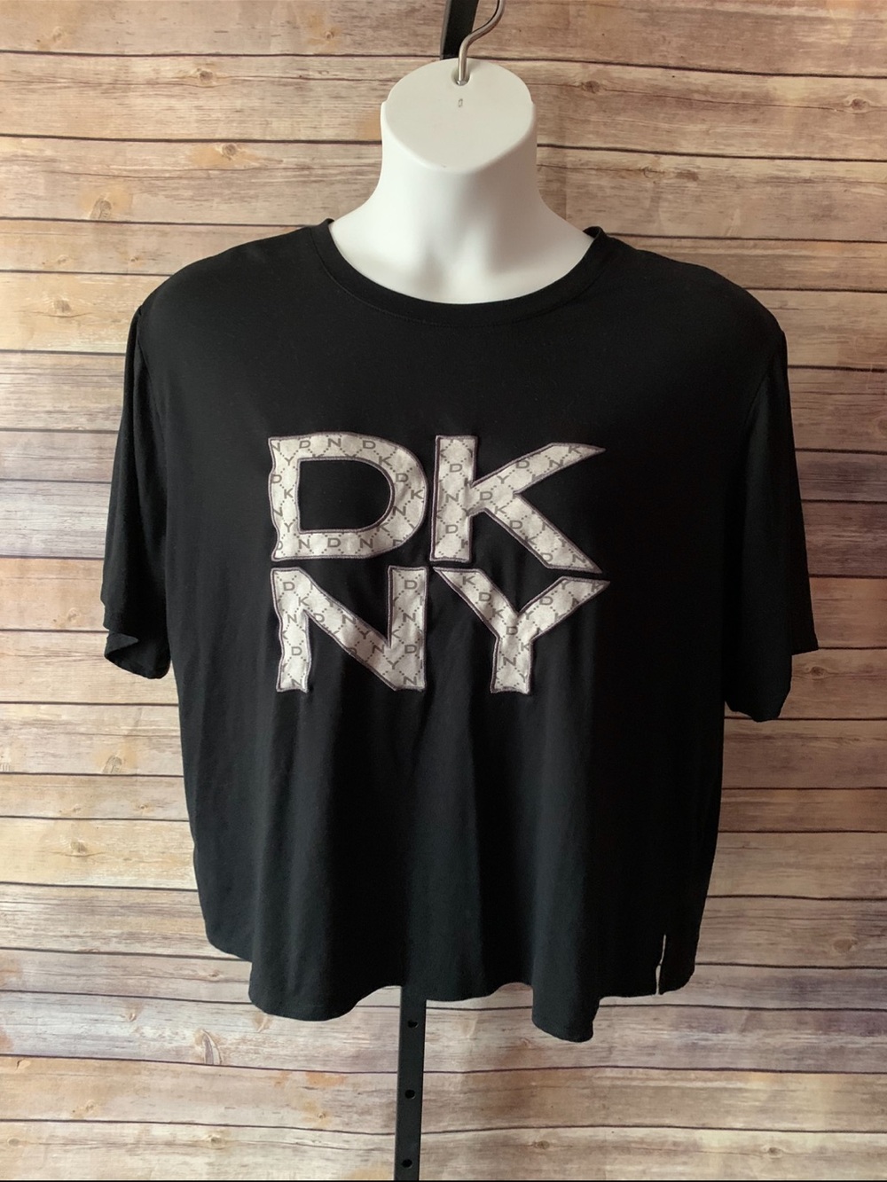 DKNYWoman’s Black Logo Graphic Tee
Size XL